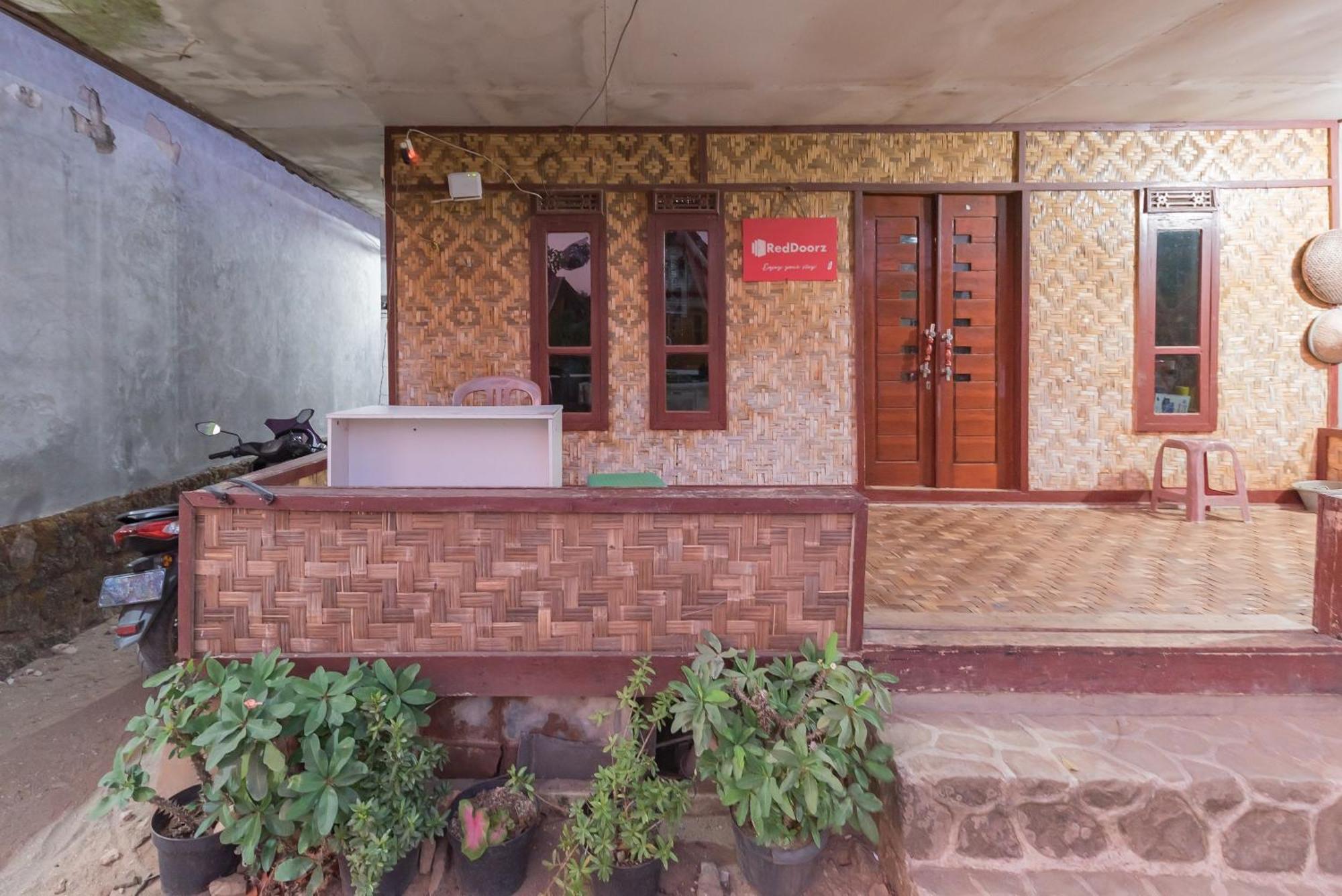 Reddoorz @ Geopark Ciletuh Sukabumi Cilowa Exterior foto